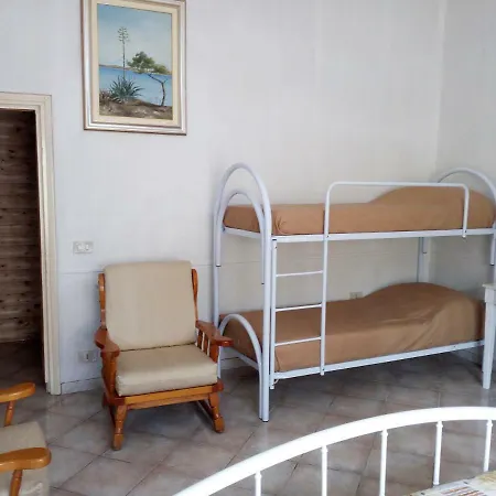 Lo Sparviero Dello Stagnone Appartement *