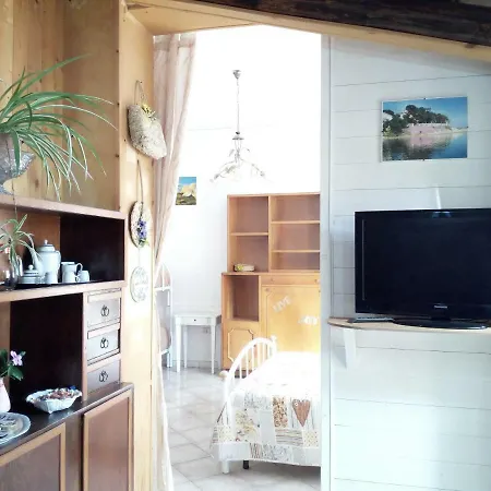 Lo Sparviero Dello Stagnone Appartement *